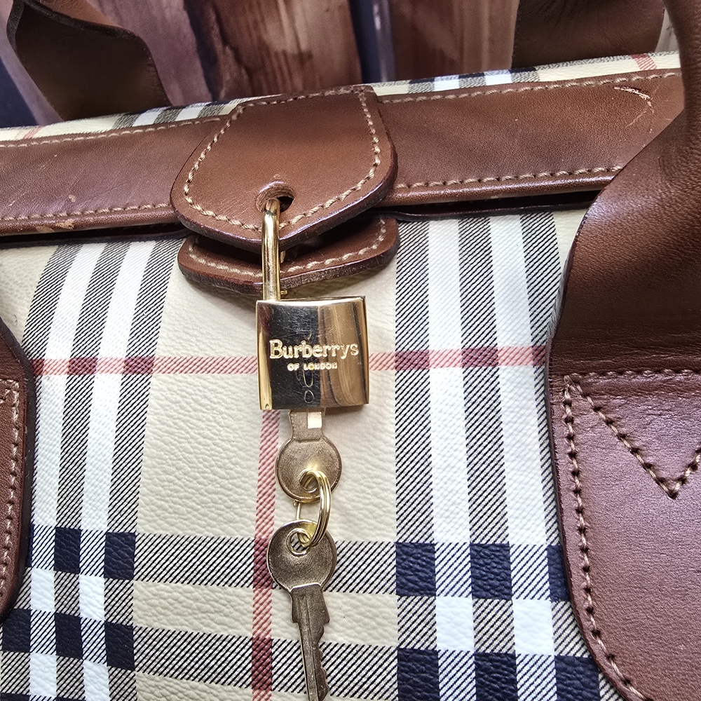 Burberry Haymarket Gentleman Doctor Style Boston Travel  Bag-Vintage EUC-COA - Picture 9 of 16